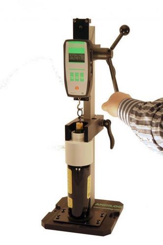 Extractor II puesto de ensayos para medir la fuerza de extracción de tapones de corcho
